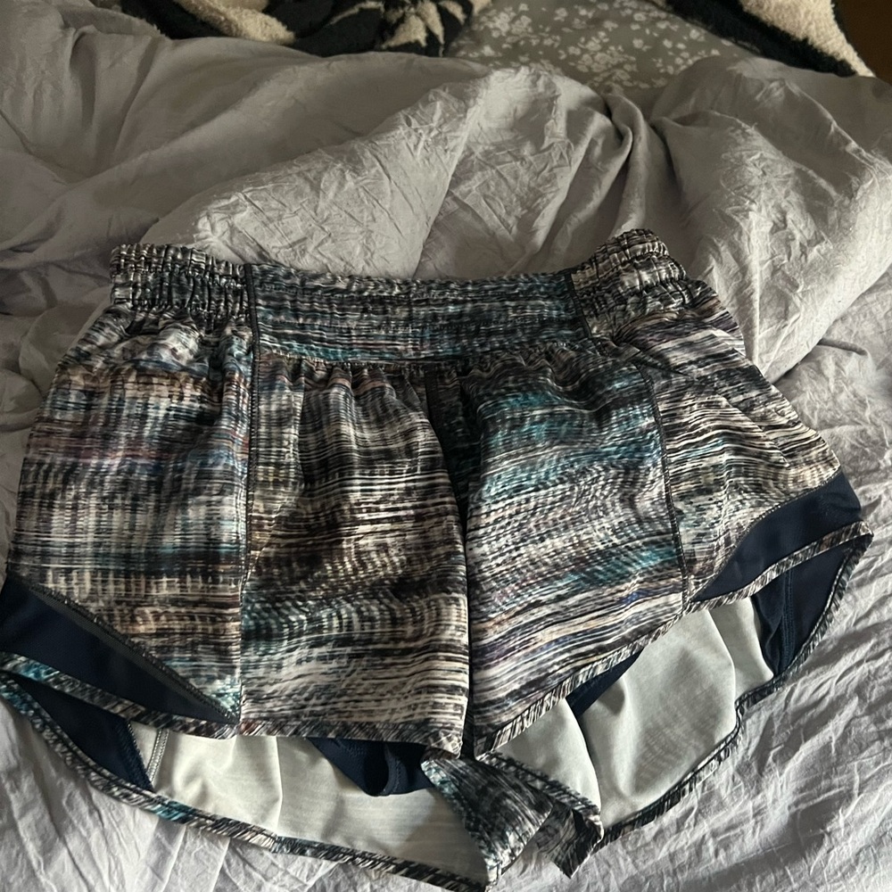 Lululemon hottie hot shorts 2.5 inch